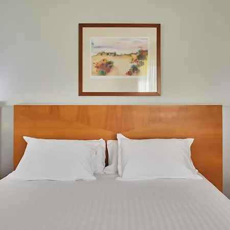 Silken Luis De León