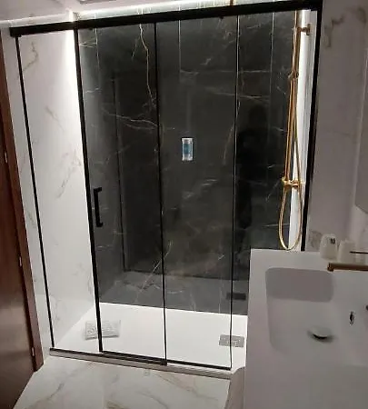 فندق Silken Luis De ليون