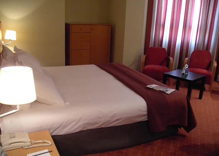 Отель Silken Luis De 4*