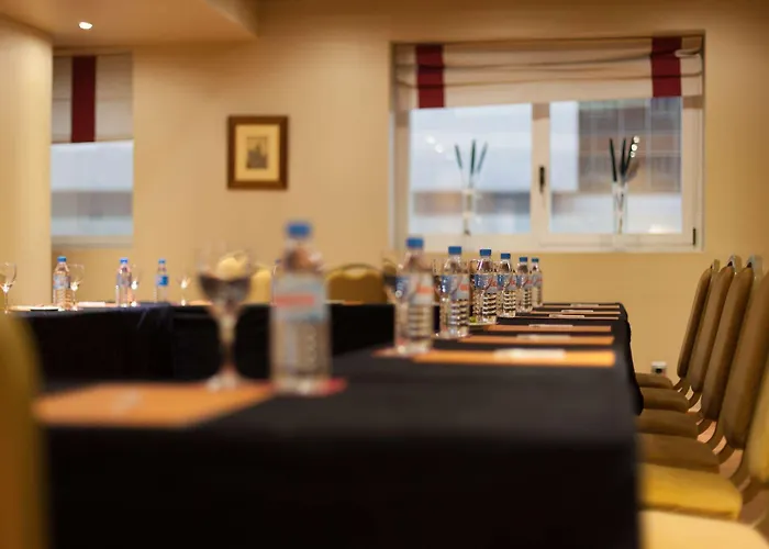 Silken Luis De Леон