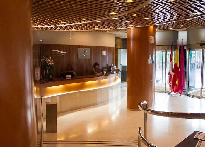 Отель Silken Luis De