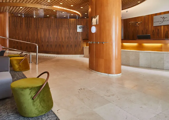 Отель Silken Luis De 4*