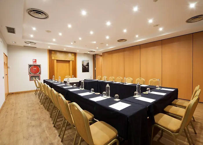 Отель Silken Luis De 4*