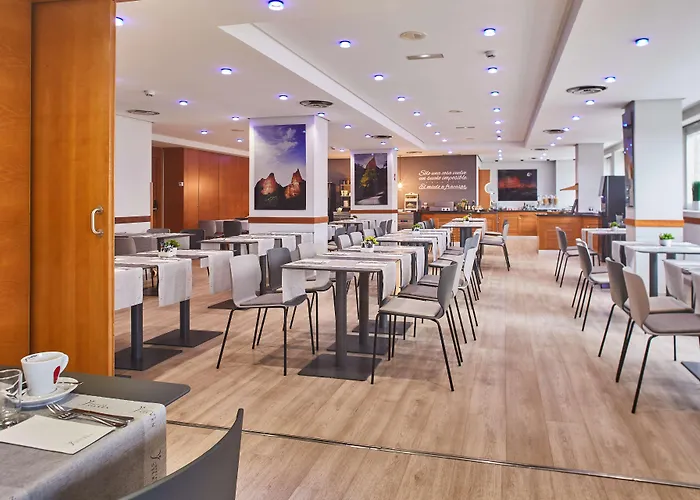 Отель Silken Luis De