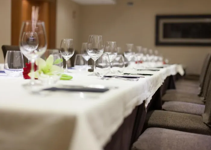 Отель Silken Luis De Леон