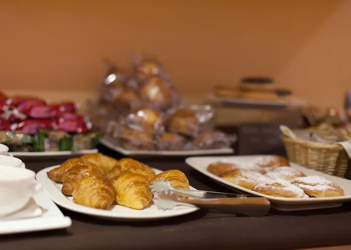 Отель Silken Luis De Леон