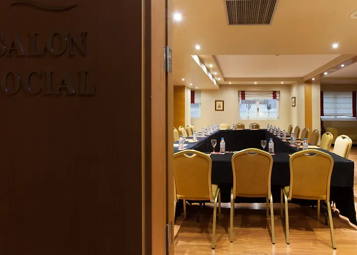 Silken Luis De Отель Леон