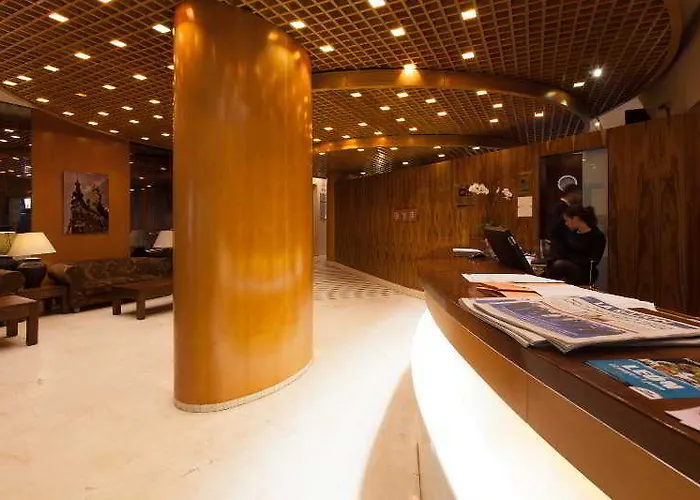 Silken Luis De Леон