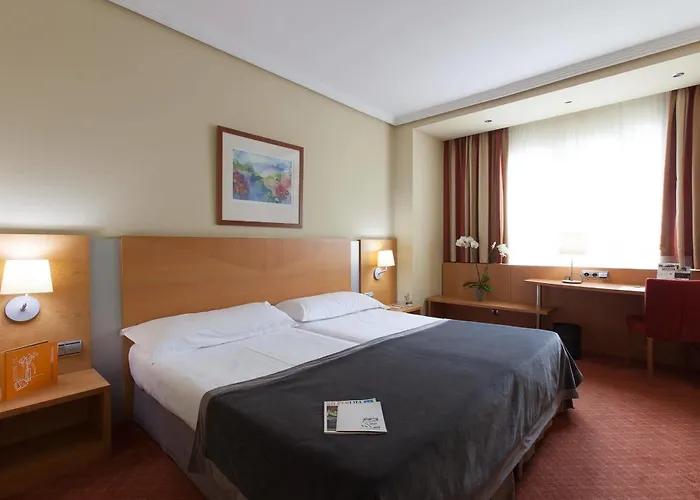 Silken Luis De Отель Леон