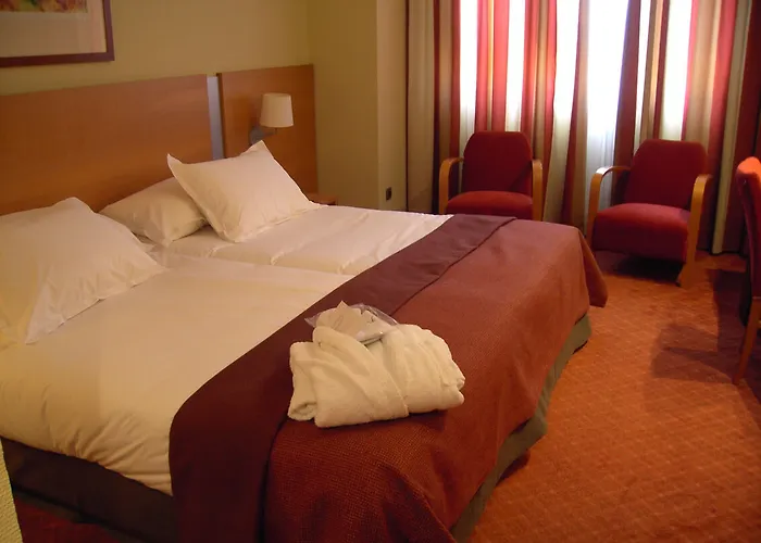 Отель Silken Luis De Леон